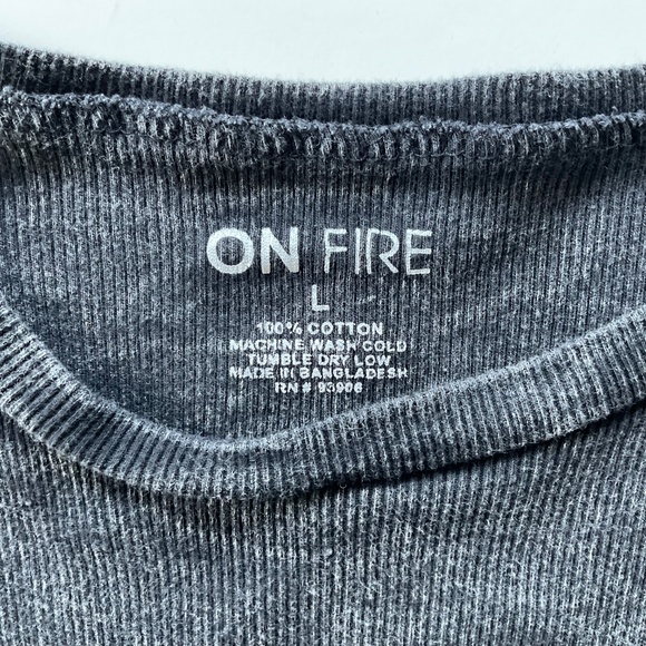 On Fire Acid Wash T-Shirt Sz L  Black/Gray Short Sleeve Tee Grunge Gen Z Y2K - Picture 3 of 6